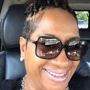 Meet your Posher, Alisa